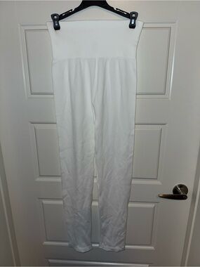 High-Waist White Ribbed Knit leggings